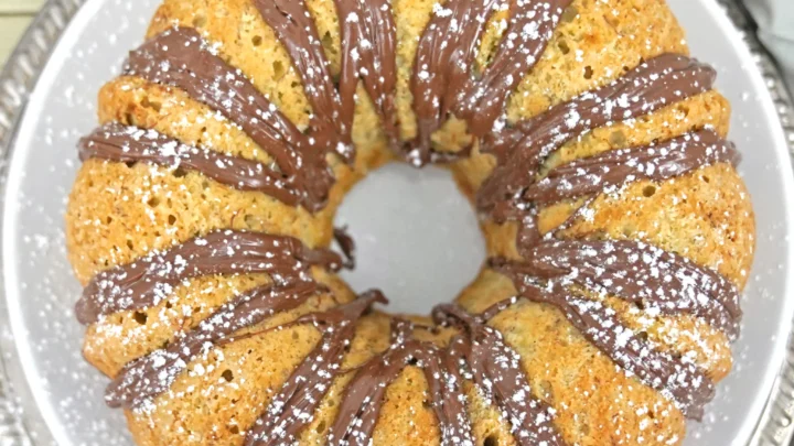 banana bundt cake with nutella