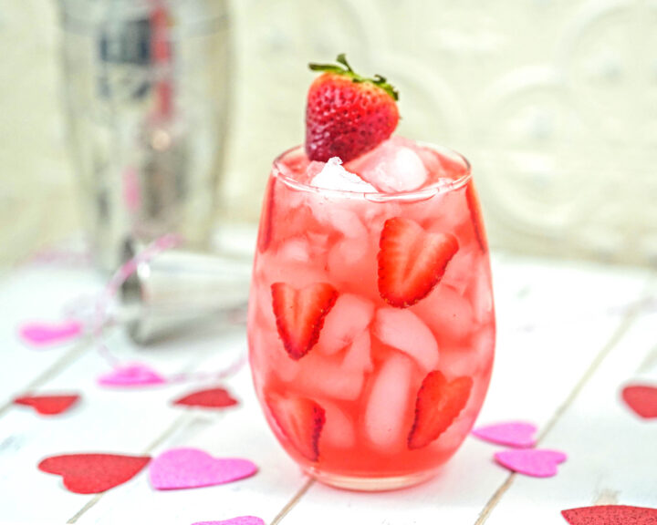 strawberry breeze vodka cocktail for Valentine's Day