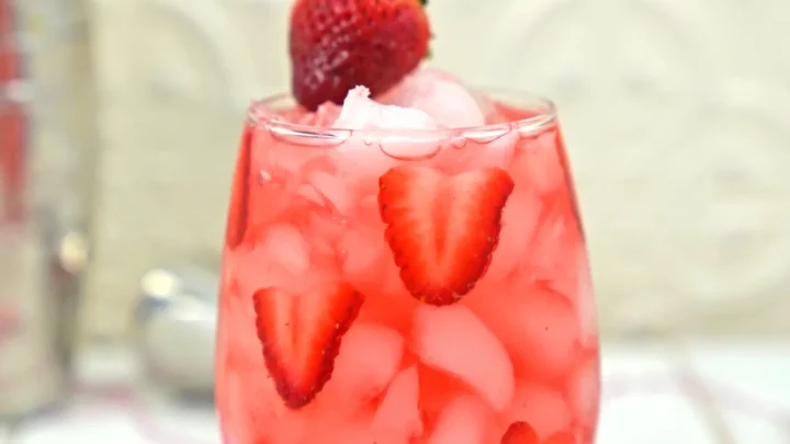 strawberry breeze cocktail