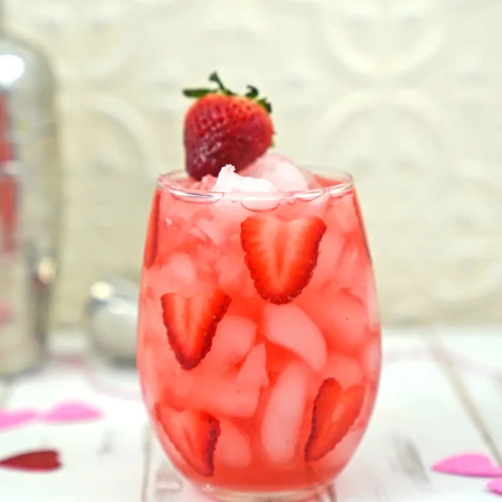 strawberry breeze cocktail