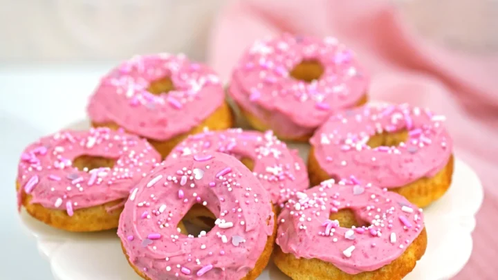 baked strawberry doughnuts