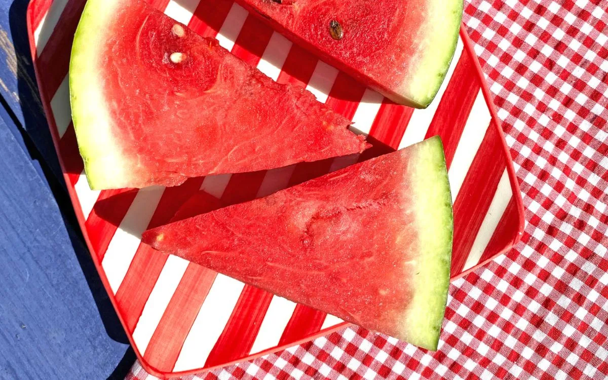 How to pick a watermelon - ripe watermelon slices
