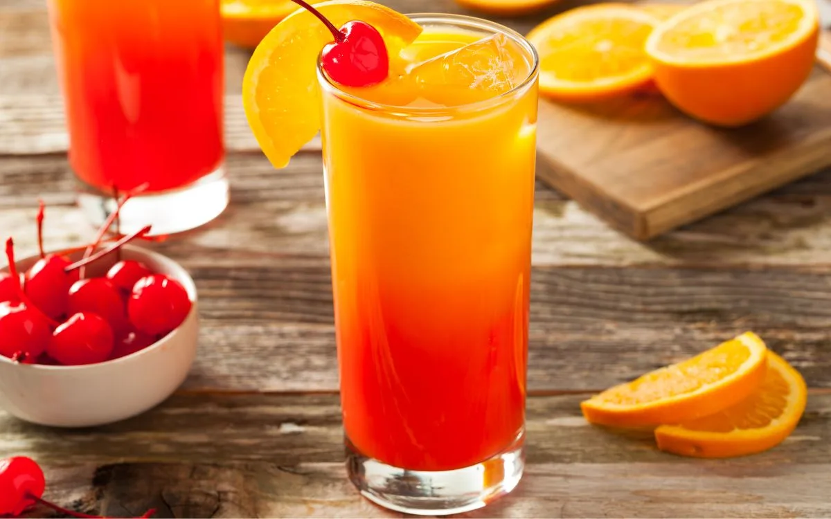 Easy Tequila Sunrise Cocktail (Only 3 Ingredients)