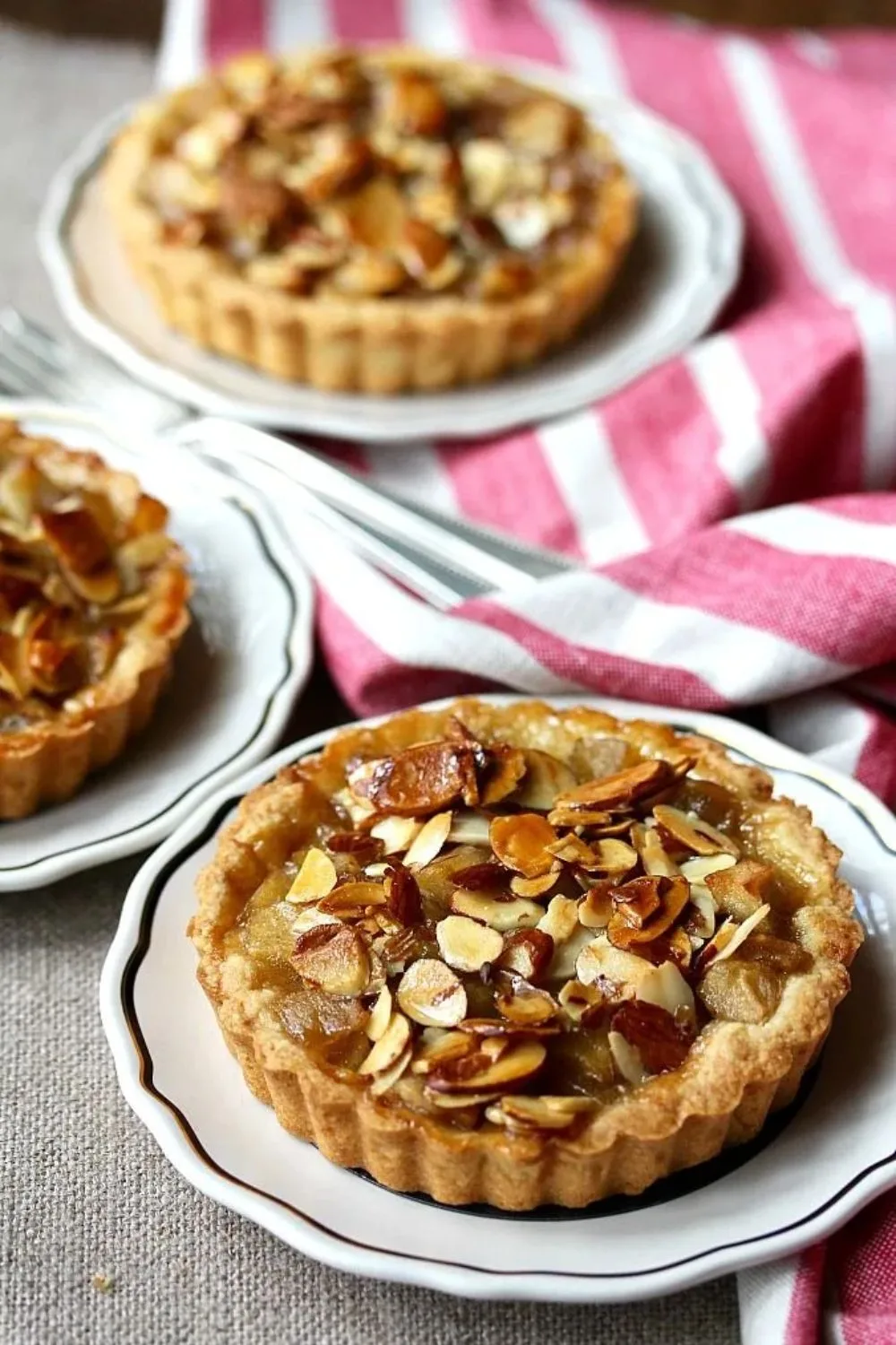 apple tartlets with almond crunch