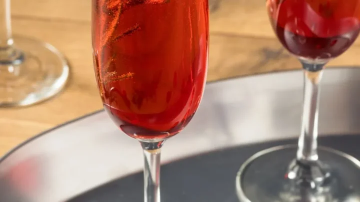 poinsettia spritz cocktail recipe