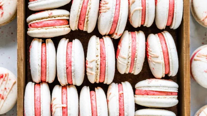 vegan strawberry macarons