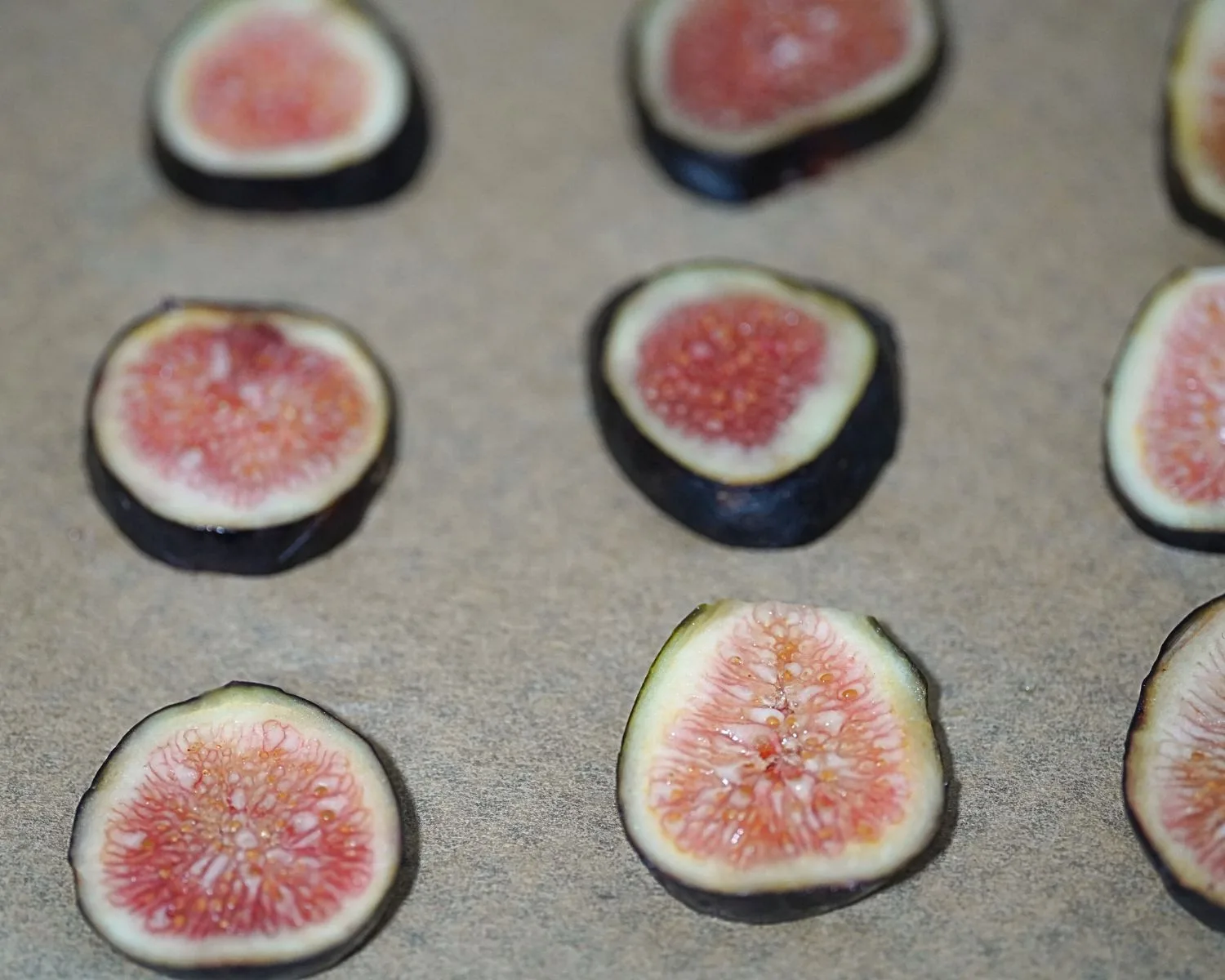fig slices on a baking sheet