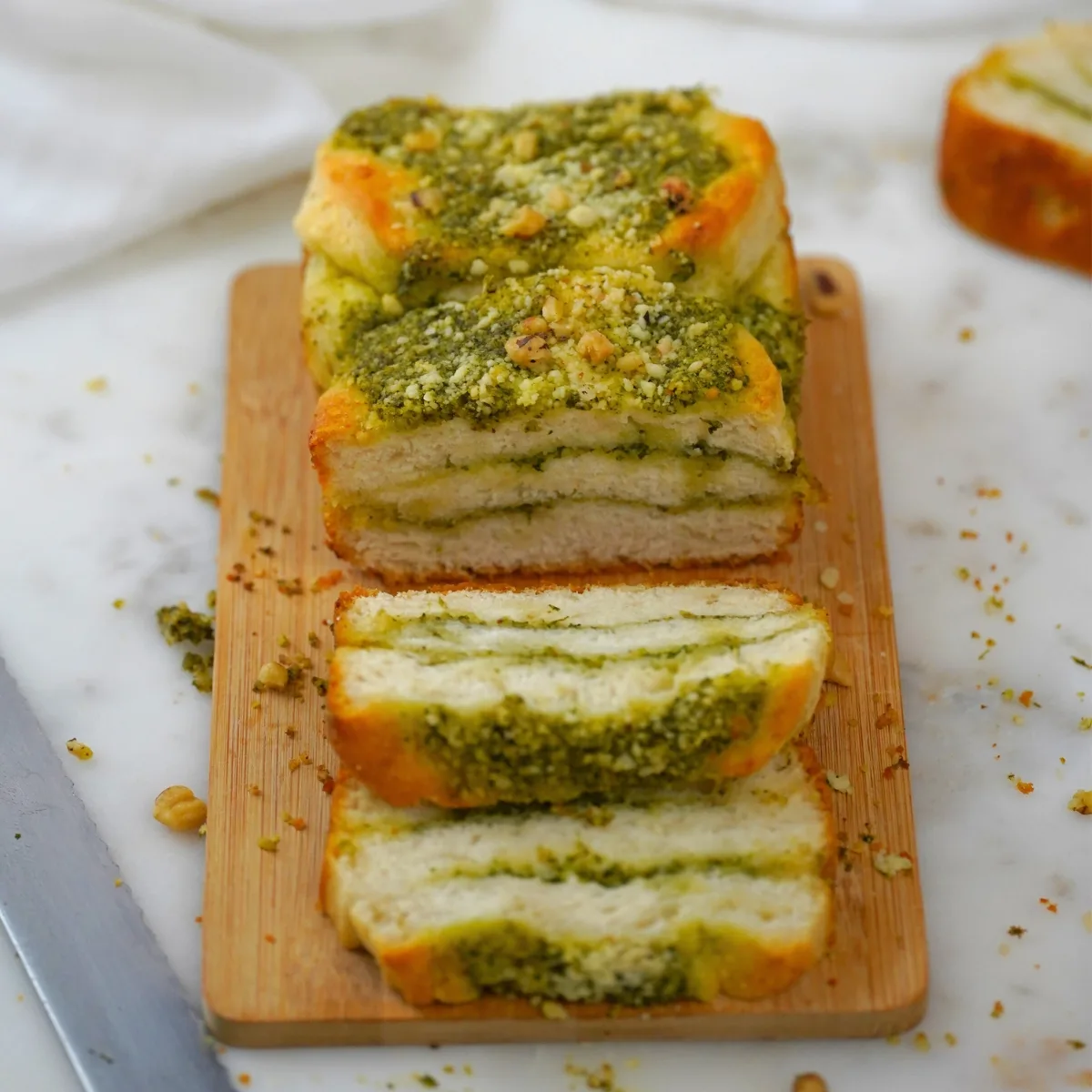 Easy Biscuit Bread with Pesto - 4 Ingredients