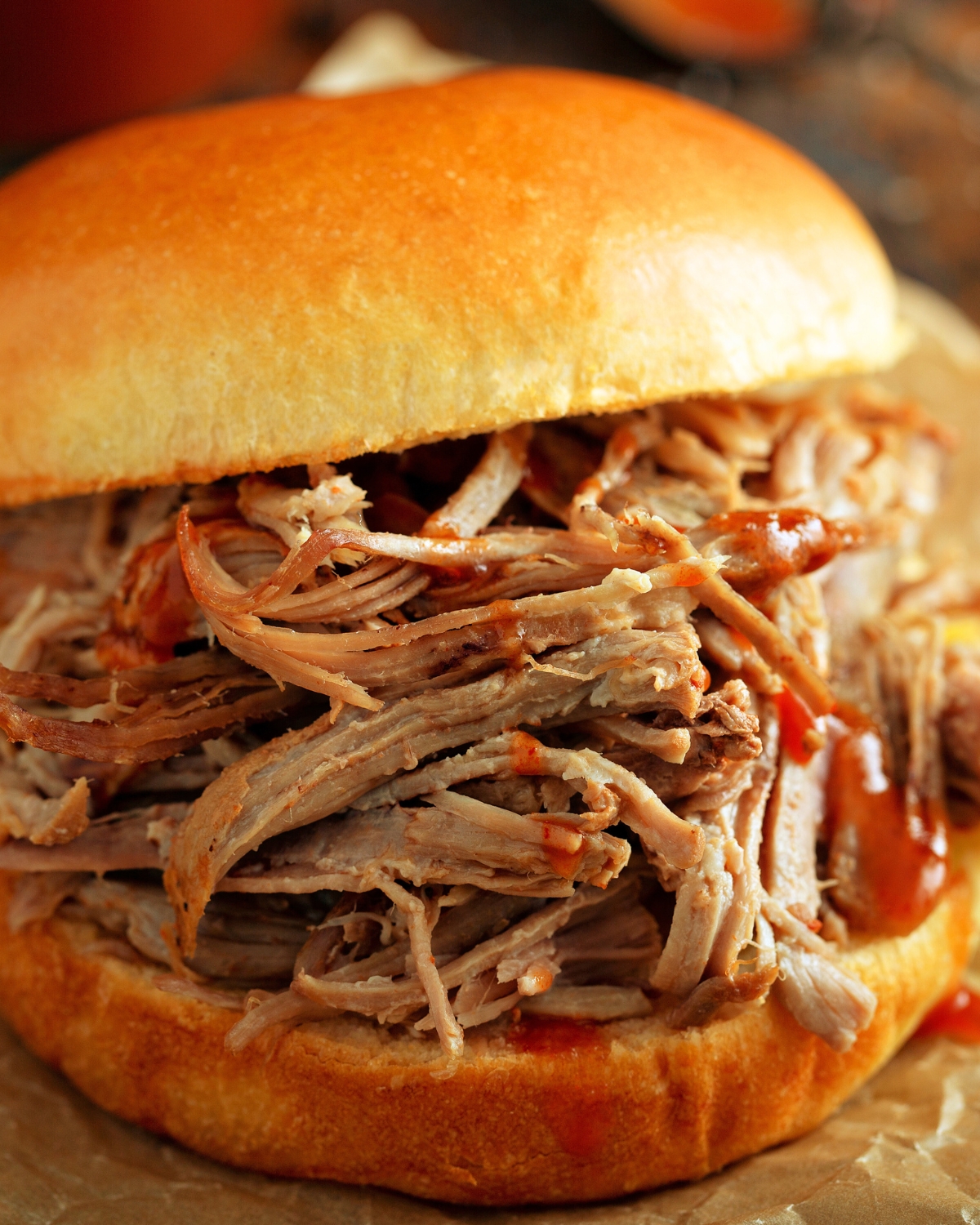 slow cooker pulled pork sandwich with bbq sauce