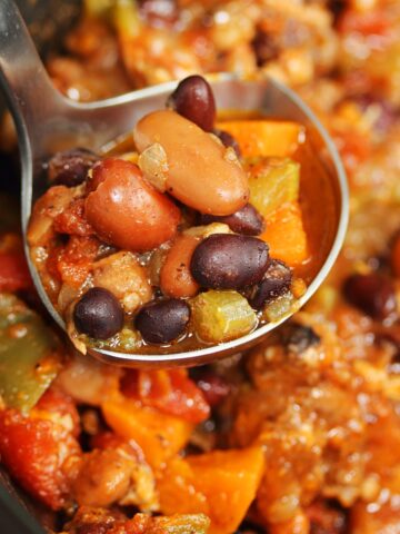 delicious slow cooker vegetarian chili